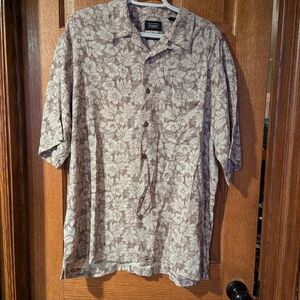 Haggar Gray Casual Button Down Shirt with Relaxed Fit